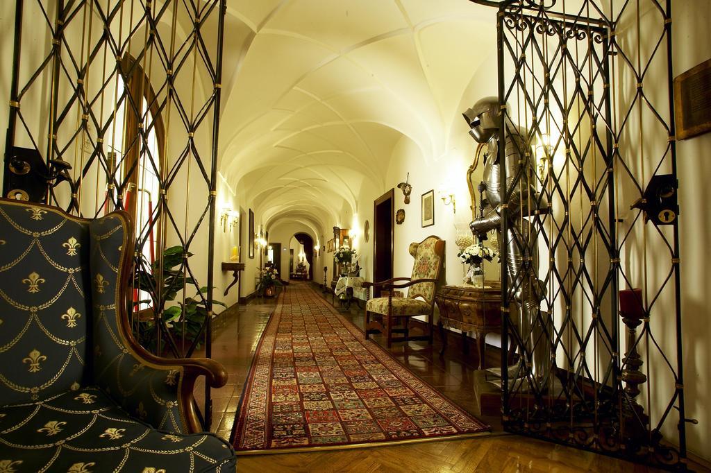 Schlosshotel Post Edelfreisitz Sprengenstein Imst Exterior photo
